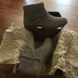 TEVA Delavina ankle boots, new, 9.5 W